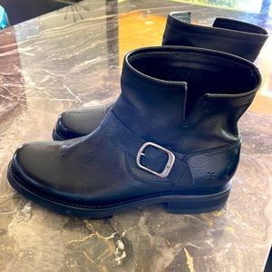 Frye Veronica Short Booties NEW 8.5
